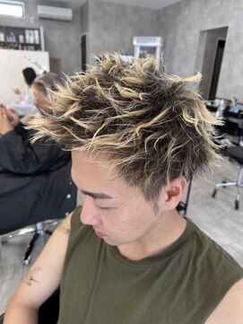 スキル 石岡(SKILL) 波巻きツイストスパイラル/フェザーパーマ/刈り上げショート