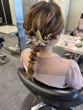 スノウ(SKNOW) ミディアムたまねきアレンジ