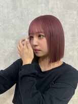 ルル(Lulu) ピンクベージュカラーボブスタイル