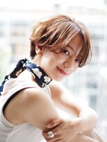 サークル(CIRCLE)&nbsp;マッシュショートカーキグレージュ大人かわいいフェザーバング