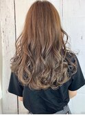 グラマラスロングカールハイライトゴールド