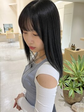 キュー(que) 透明感ある暗髪♪