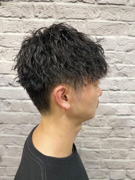 グレイスフル バーバープラチナム 六本木店(Graceful Barber platinum) ツーブロックツイストスパイラルパーマ