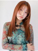 オレンジブラウンのストレート顔周りレイヤー小顔見え