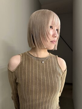 フィラ(FYRA) ホワイトブロンド