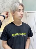 ◆20代メンズに人気×ホワイトシルバー×センターパート
