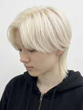 ミヤビ(MIYAVI) センターパートウルフブロンドカラー