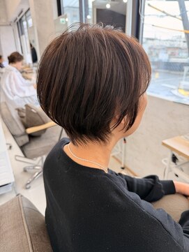 プラスイズム ヴェレン(PLUSISM Velen) 丸みが可愛いクビレショート