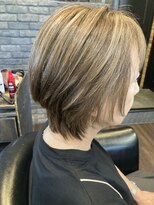 モナン 海老名(Monan)&nbsp;白髪ぼかしハイライト ショートヘア 40代 50代 60代