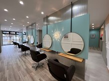 オーブヘアー ハル 佐野店(AUBE HAIR hal)の雰囲気（開放感のある明るい店内で、くつろぎの時間をお過ごしください。）