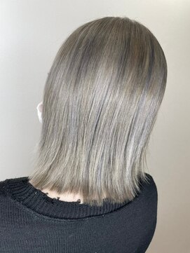 モルニ(MORNI) ダブルカラー_マロンベージュ Aラインボブ かきあげ