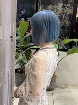 アース コアフュールボーテ 熊谷店(EARTH coiffure beaute)&nbsp;アイスブルー_ミニボブ切りっぱなし_アドミオ