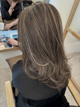 リュクスバトーバイトリコ 船橋南口店(Luxe BATEAU by tricot) Highlight Color