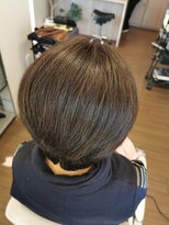 ドゥージングヘアースクラッチ(Dozing Hair Scratch) くせ毛を活かした大人の艶髪ヘア