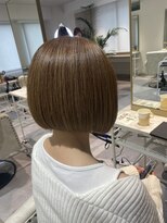 エミィ(emii.)&nbsp;前下がりボブ/ハイトーンベージュ