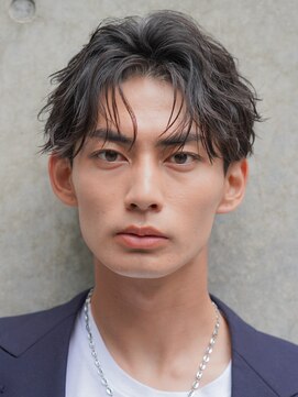 レタッチ バイ フィフス 天神大名(RETOUCH by fifth) 天神フェザーパーマセンターパートウルフカットニュアンスパーマ