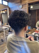 テントヘアー(tent hair)&nbsp;メンズパーマ　刈り上げスタイル