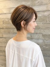 アース コアフュール ボーテ 藤枝店(EARTH coiffure beaute)&nbsp;藤枝 40代 大人女性 白髪ぼかし 襟足すっきりショート