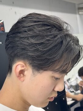 オーバル ジングウマエ(OVARL jingumae) フェザーショートパーマセンターパート