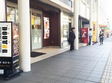 左手にドトールコーヒーが見えます☆