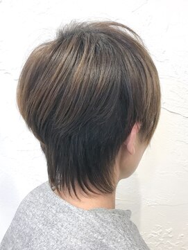 ウィロー(WILLOW) 【WILLOW】すきバサミを使わずにカットされたショート(井下貴史)