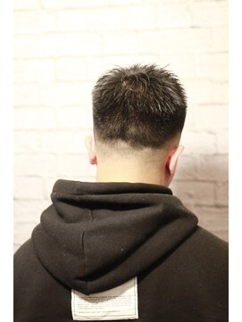 銀座マツナガ 新宿野村ビル店 伸ばしかけのスキンフェード