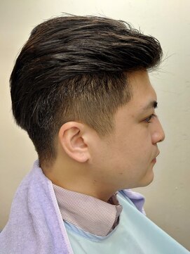 ヴェルデ シンバシ(VERDE SHINBASHI) アップバング ツーブロック フェザーバック フェード 学生 就活