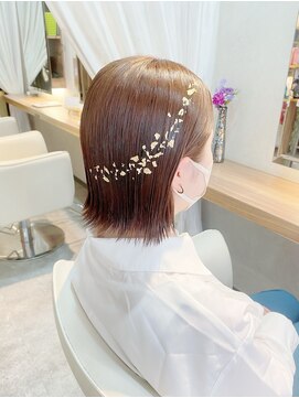 ララルーモ スタジオ(LaLarOomo STUDIO) 【JR新宿東口3分西武新宿駅直結】金箔×外ハネスタイル