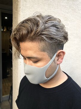 ピープスアンドスー 表参道 渋谷(Peeps&Suu.) メンズカット ホワイトハイライト ツーブロック ベージュ