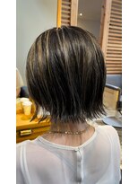 ビューティーワークスループライン(beautyworks LoopLine)&nbsp;ハイライトのきいた切りっぱなしボブスタイル