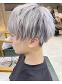 シルバーカラーマッシュウルフショート　ケアブリーチカラー