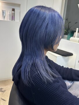 セルン(cerne) ウルフカットレイヤーカットウルフミディアムブルーカラー