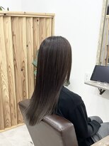 ホンネ(honne.)&nbsp;透明感グレージュ×小顔レイヤーカット/松阪/松阪市/松阪駅/伊勢