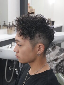 アストロ(ASTRO) 一宮ハードツイストフェード刈り上げ10代20代おしゃれメンズ