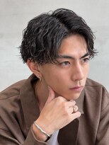 フィフス 大分(fifth)&nbsp;大分ツイストスパイラルパーマメンズカットセンターパートゆるめ