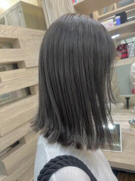 テテ(TETE) 切りっぱなしロブ／グレージュ