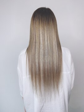 フツーロ 栄(FUTURO) プルエクステ