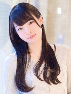 シキ(shiqui) うる艶感美髪ロングレイヤー/重ためバング/20代/30代/40代