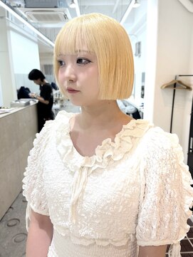 ニュート(Neut ) ケアブリーチ/ホワイトブロンド/ハイトーン/ボブ