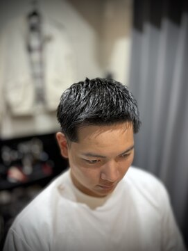 プラウド(PROUD) フェードフェザーアップ理容室バーバーBarberバーバースタイル