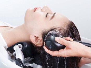 ネリネ 船橋駅南口店(Nerine)の写真/水からこだわる髪質改善。全工程にウルトラファインバブル×こだわりのシャンプー台で最高のヘアケア体験を