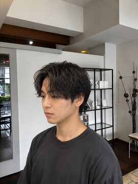 フリーゼアコマキ(FRISEUR) センターパート×フェザーパーマ