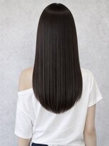 フィガロ バイ テイラー(FIGARO by Taylor) 後ろ姿で惹きつける、艶髪ストレート美人