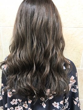 ティンク 天神(Tink) アッシュベージュ/ロング/ツヤ感/ブリーチなし