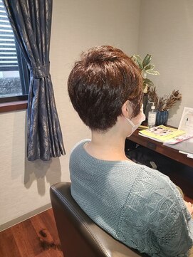 シー 浜松三方原店(She) ショート　刈り上げ　カラー　30代、40代、50代
