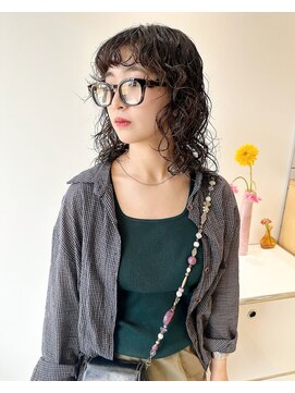 ホロ(hollo) ミディアムウルフレイヤーパーマ