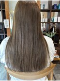 オリーブベージュ