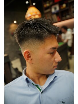 フォーコーナーズカットショップスリーセント 栄(FourCornersCutShop 3/cent) フェードショート