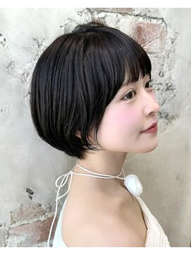 アフロート ルヴア(AFLOAT RUVUA) 《岩田莉奈》ハイライトで白髪ぼかし★くびれショートボブ　新宿