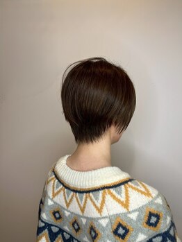 ウミ(umi)の写真/白髪を“隠す”のではなく“活かす”。頭皮から整える《umi》のこだわりグレイカラーで若々しい印象に。